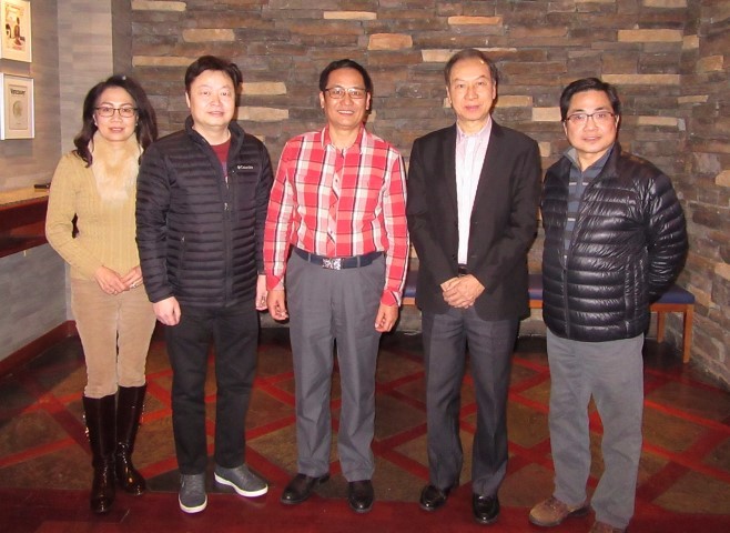 From Left:  Couples of - Pius Chan 陈若虚会长伉俪,  Tony Tang 唐汉良会长伉俪 and Joseph Hui 许锦松主席伉俪